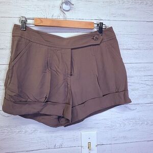 Trina Turk Tan cuffed lightweight shorts with Tailored Design